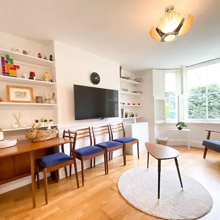 Pass The Keys Garden In Stockwell Appartement *