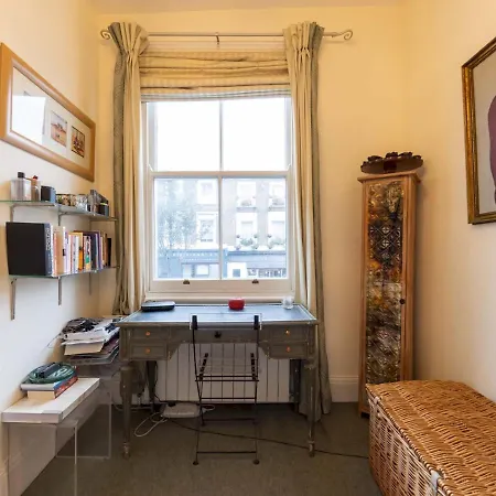 Pass The Keys Split-floors Antique In Portobello Road דירה *