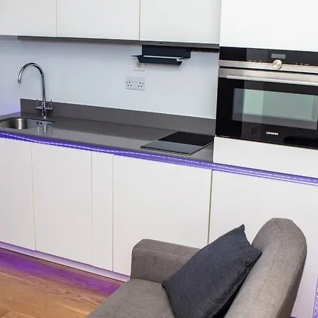 Apartment Stunning 1-bedroom Flat In London!
