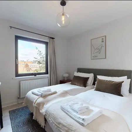 Modern 2 Bedroom Flat With Patio In Turnpike Lane Apartment *