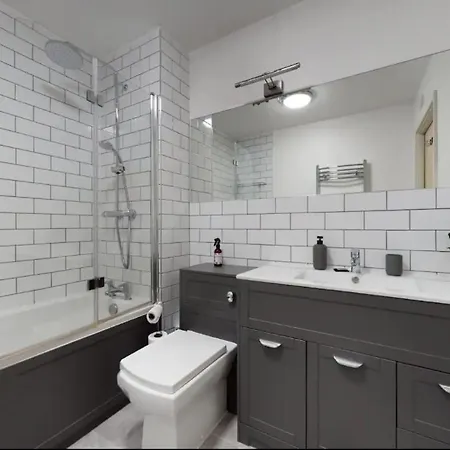 Modern 2 Bedroom Flat With Patio In Turnpike Lane * London