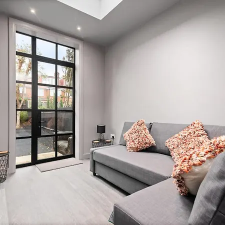 Lovely 2-bed - Hosted By Guestready بيت للعطل *