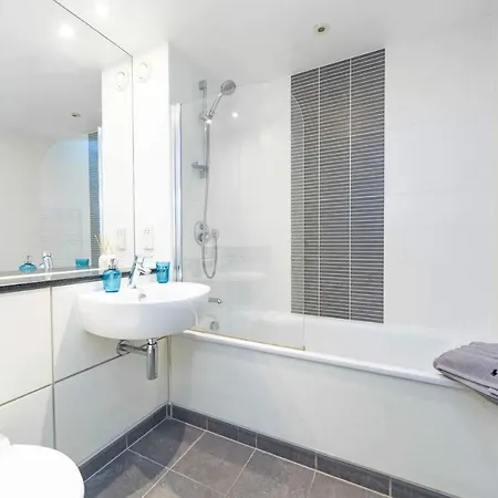 With Private Bathroom In A Modern Two Bedroom Two Bathroom Flat
