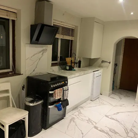 Superb Double Bedroom *