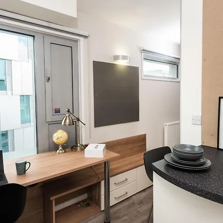 Chic And At Chapter South Bank In Apartment London