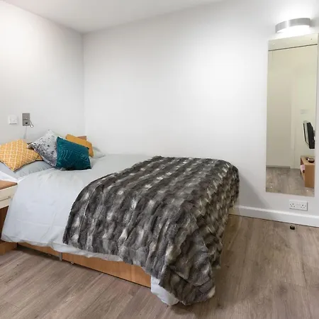 Chic And At Chapter South Bank In Apartment *