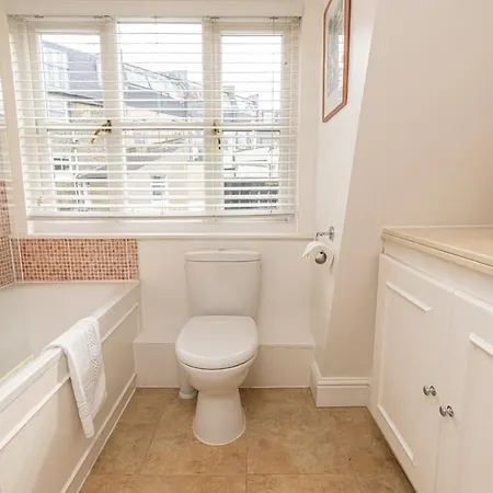Holiday home Stylish Mews House With Parking