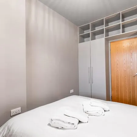 Lovely 2-bed - Hosted By Guestready بيت للعطل لندن
