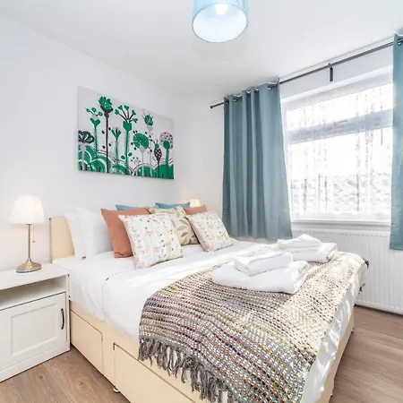 Autonomous 2 Bdr With Garden And Parking Apartment *