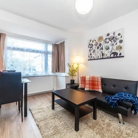 Apartment Autonomous 2 Bdr With Garden And Parking