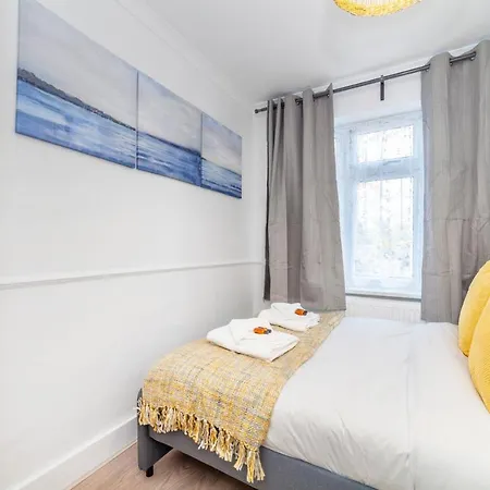 Autonomous 2 Bdr With Garden And Parking Apartment Enfield
