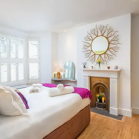 Stylish Flat With Private Yard In Shepherd Bush * London