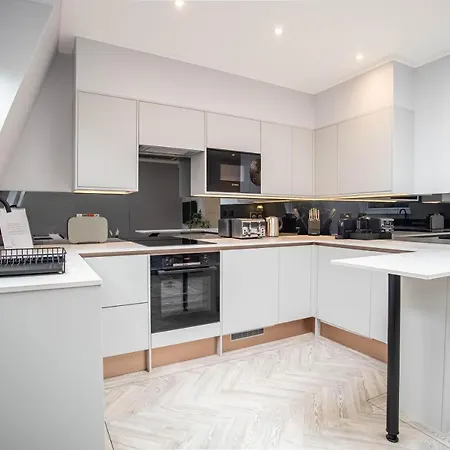 Modern & Chic One Bedroom In Fitzrovia By Sojo * Londres