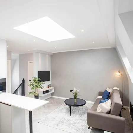 Modern & Chic One Bedroom In Fitzrovia By Sojo