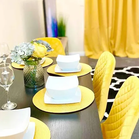 Smartrips Beckton Townhouse With Parking 아파트 *