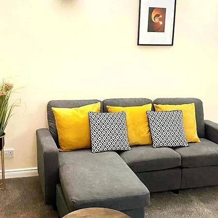 Smartrips Beckton Townhouse With Parking 아파트 런던