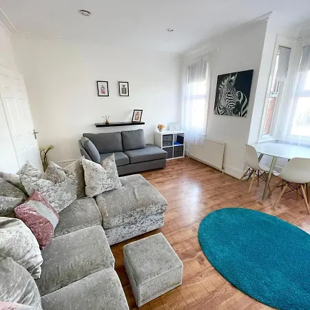 Apartamento Large 3 Bedroom Modern Close To London Finchley