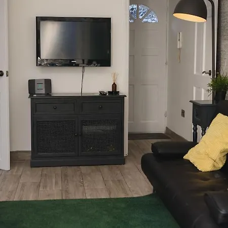 Chelsea Private Garden Maisonette Apartment London