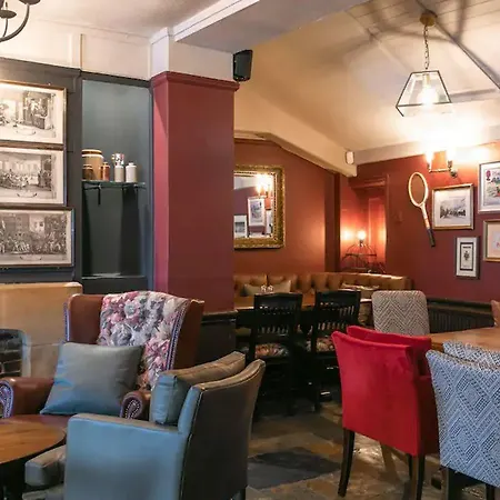 Мини-отель Rose And Crown Лондон