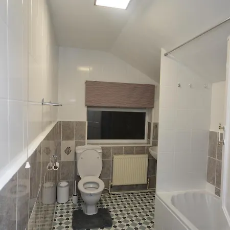 Lovely 3 Bedroom House Near Barking Station * Barking (Greater London)