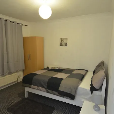 Lovely 3 Bedroom House Near Barking Station Holiday home