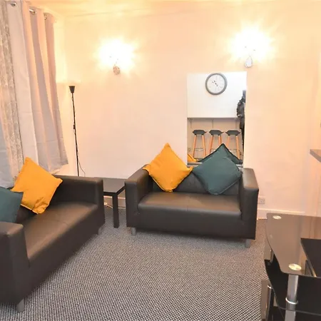 Holiday home Lovely 3 Bedroom House Near Barking Station *