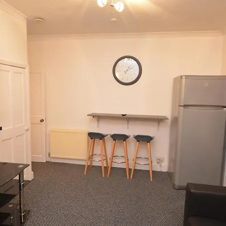 Lovely 3 Bedroom House Near Barking Station * Barking (Greater London)