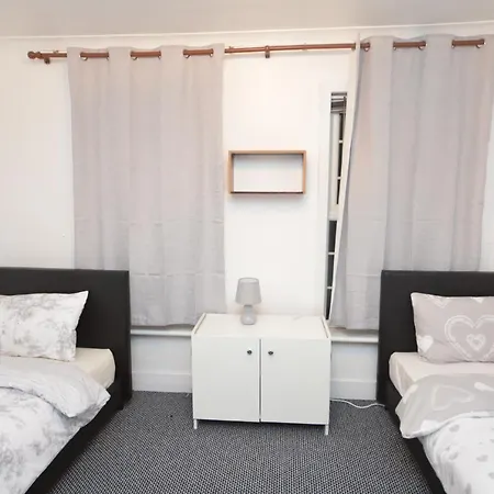 Holiday home Lovely 3 Bedroom House Near Barking Station *