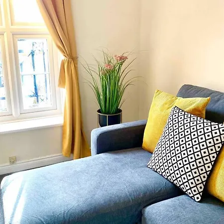 아파트 Smartrips Beckton Townhouse With Parking 런던