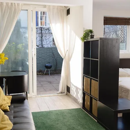 Chelsea Private Garden Maisonette Apartment