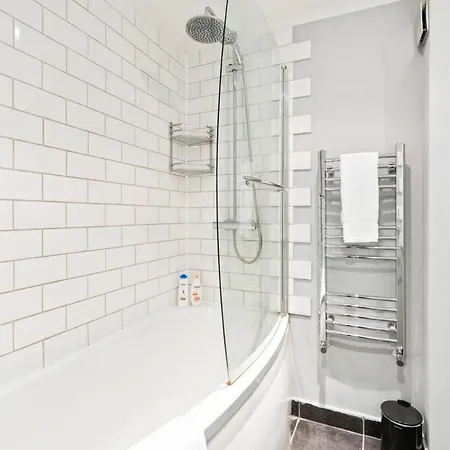 Spacious 2 Bedroom In Cricklewood Appartement Londen