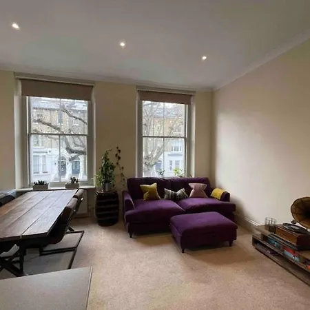 Spacious & Stylish 1-bed Flat In Primrose Hill *