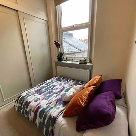 Spacious & Stylish 1-bed Flat In Primrose Hill London