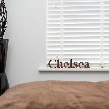 London's Modern Nuance - Battersea Apartment *
