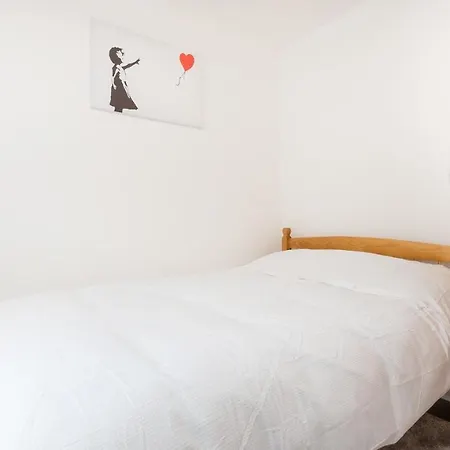 London's Modern Nuance - Battersea Apartment London