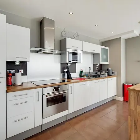 Appartamento Deluxe Three Bedroom By Excel Londra