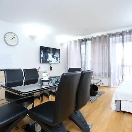 Gorgeous 2 Bedroom 2 Bathroom Woolwich