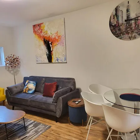 Apartment Garland Contemporary