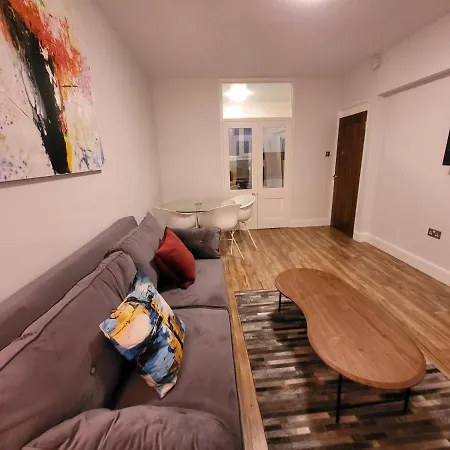 Garland Contemporary Apartment *