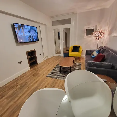 Apartment Garland Contemporary *