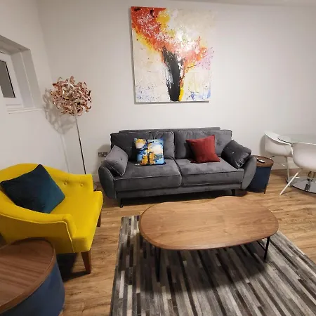 Garland Contemporary Apartment