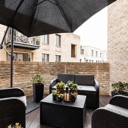 Apartment Modern & Designed 2 Bed Penthouse Apt Sleeps Five