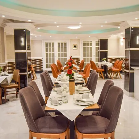 Hotel Pembridge Palace 3*