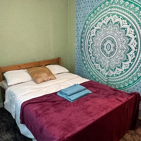 Home Away From Home, Entire 1-4 Bed Property Apartment *