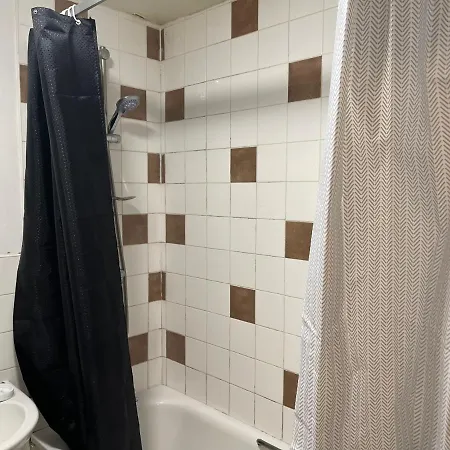 Apartment Home Away From Home, Entire 1-4 Bed Property *