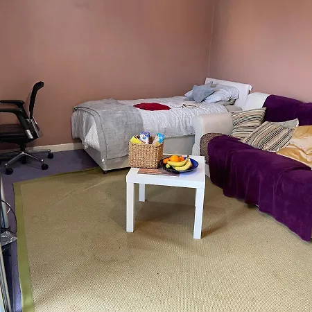 Home Away From Home, Entire 1-4 Bed Property * London