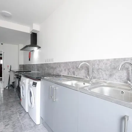 Fernbank Sudbury Hill Harrow Self-contained With En-suite *
