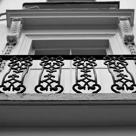 Pembridge Palace Hotel 3*