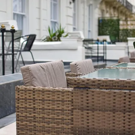 Pembridge Palace Hotel 3*