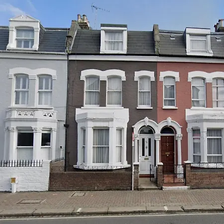 Cheerful 4 Bedroom Victorian House With Back Courtyard Casa vacanze Londra